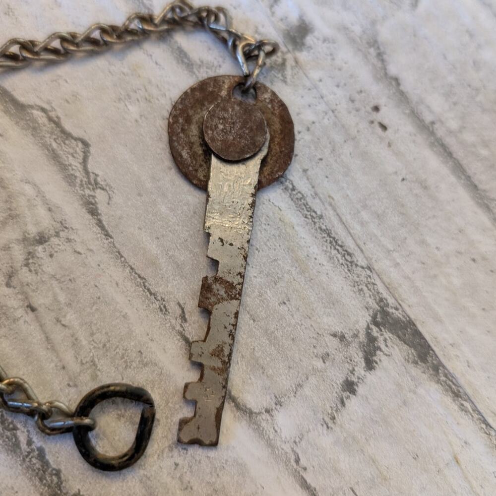 Antique Key with Chain - Picture 2 of 6